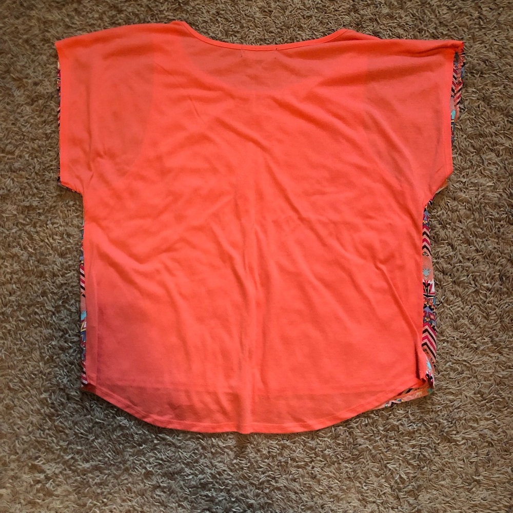 Nice Top - Picture 2 of 2